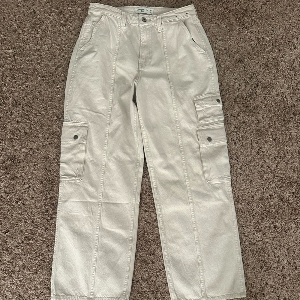 Abercrombie & Fitch Cream Straight Leg Pants 28Short